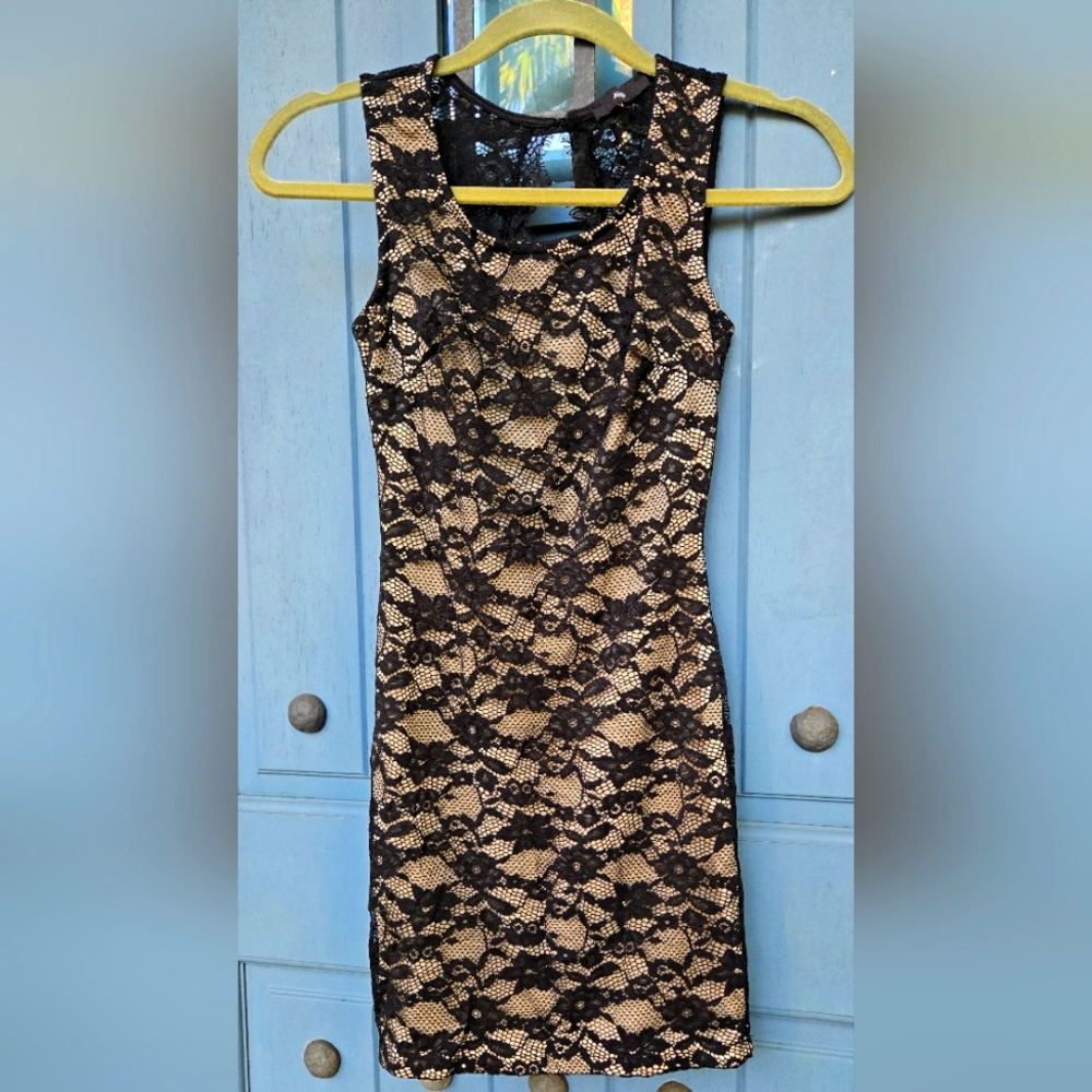 Alt. B Junior's Lace dress Size 0